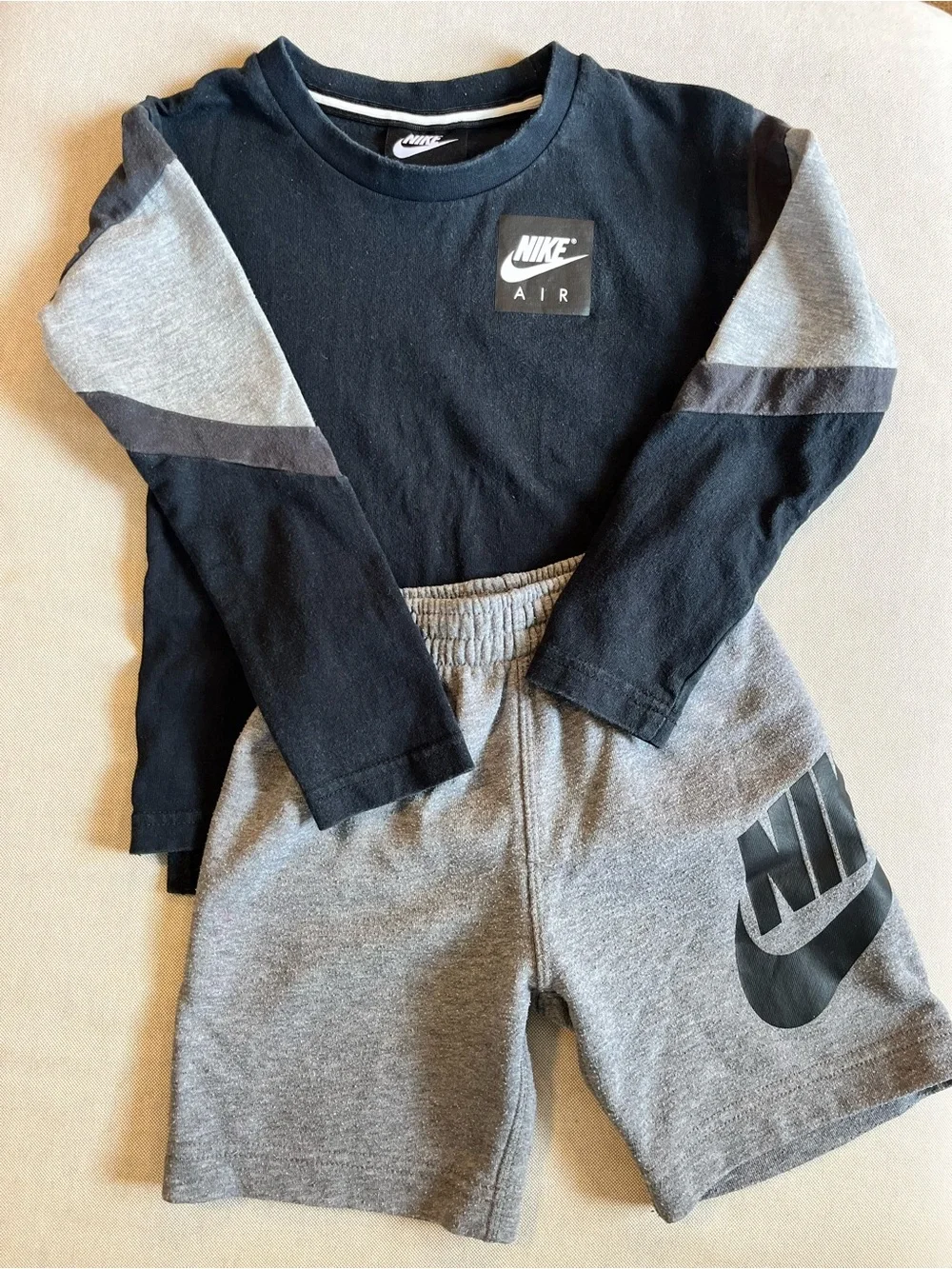 Nike Kids Black and Gray Long Sleeve Top with Gray Shorts Matching Set - Picture 1 of 3
